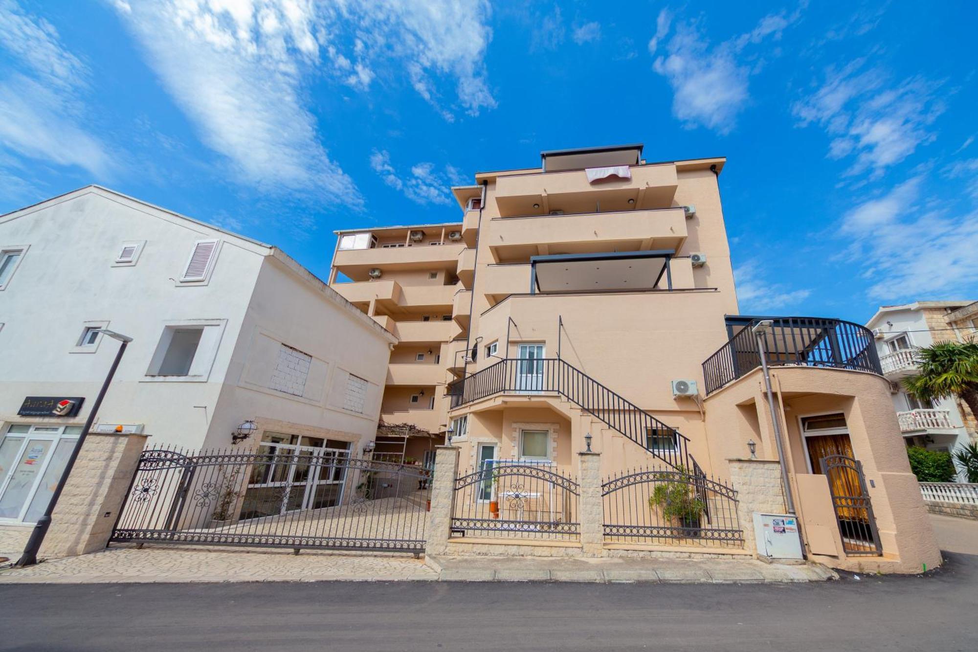 Azzuro Appartement *